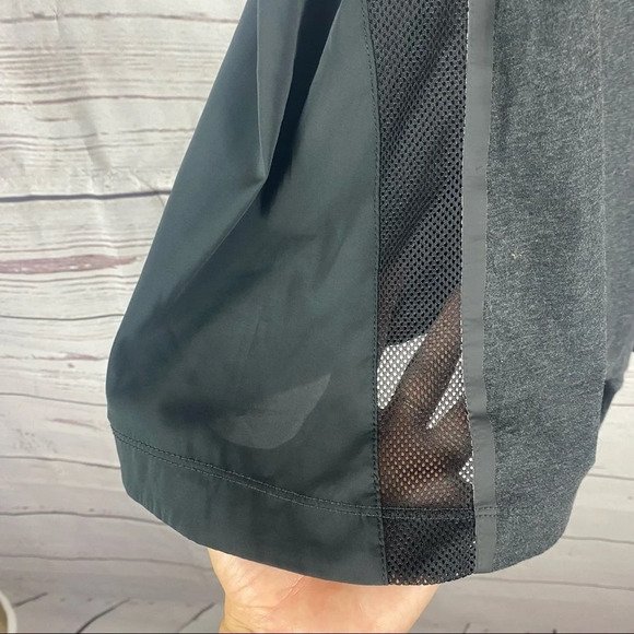 NIKE black and gray workout activewear tank top with adjustable back Sz S - Picture 2 of 7